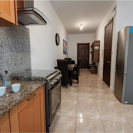 A Warm 1br 3 *