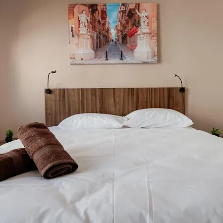 A Warm 1br 3 *