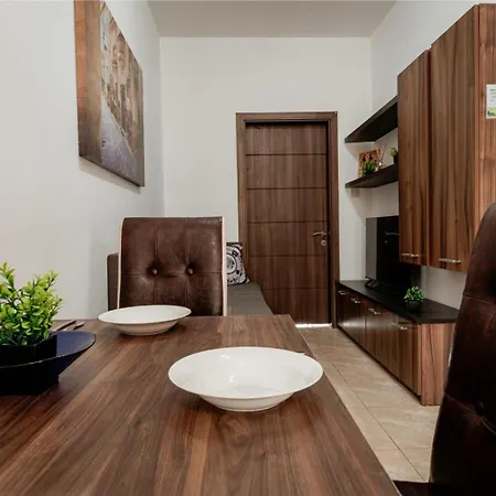 A Warm 1br 3 *